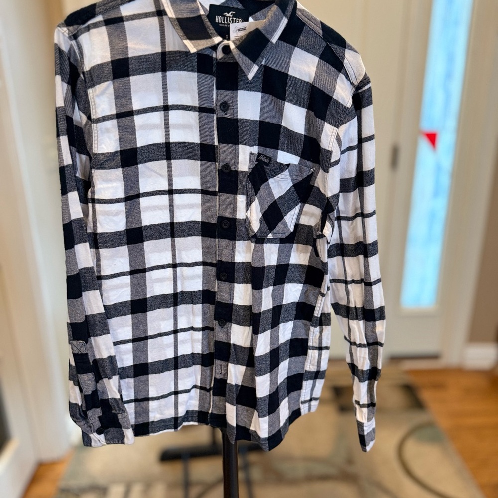 Hollister Men's Plaid Button-Down Shirt - Black and White